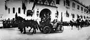 Nikolaus II. vor der Staatsbank von Nischni Nowgorod, 1896, Foto von Maksim Dmitriew