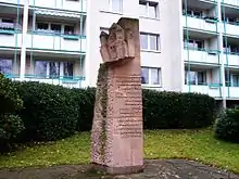 Gedenk-Stele für die am 10. November 1938 zerstörte Synagoge am Stephanplatz