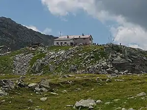 Die Hütte auf dem Nevesjoch (2419 m)
