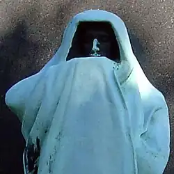 Wer in die Augen der Statue schaut, kann sich laut einer Großstadtlegende seinen eigenen Tod ausmalenÜberlebensgroße, 3 m hohe Jugend­stil-Bronzeskulptur mit Kapuzenmantel
