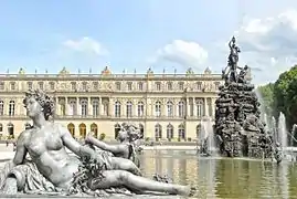 Parkansicht mit Brunnen
