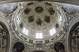 Kuppel mit Deckenbildern von Ottino