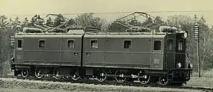 85 Tonnen schwere Doppellokomotive E-100 der Chilenischen Trans­anden­bahn mit vier Motoren für Adhäsions­antrieb und zwei für Zahnrad­antrieb (1927)
