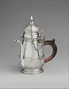 Schokoladekanne im Silber Blumendekor (um 1700), Metropolitan Museum of Art, New York.