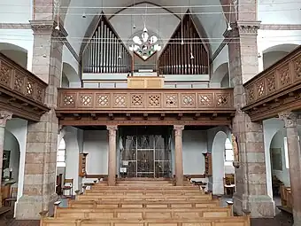 Blick vom Altar zum Eingang