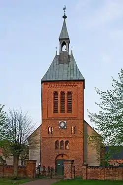 Die Westseite der Patronatskirche