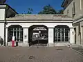 Eingang auf der rechten Seite