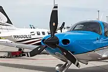 Dreiblättriger Propeller an einem Kleinflugzeug