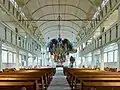 Innenraum mit Altar und Orgelprospekt – nach Innensanierung