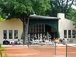 Ehem. Radfahrklub der Hof- und Staatsbeamten, Rustenschacherallee 7, 1898 gestaltet von Joseph M. Olbrich; von Doderer (siehe weiter unten) als Bicycle Club erwähnt