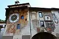 Clusone (Provinz Bergamo), palazzo comunale. Die Fassadenmalerei zeigt zahlreiche Spuren der kurzen Malatesta-Herrschaft