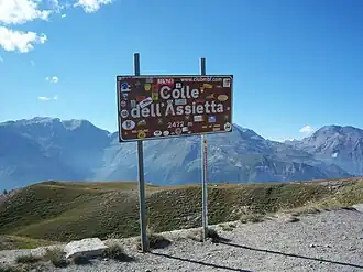 Passhöhe mit Hinweisschild