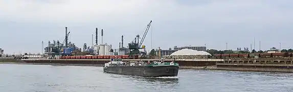Tankschiff Kelvin im Godorfer Hafen