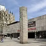 Columne pro Caelo (1984), Roncalliplatz, Köln