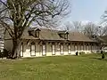 Ehemalige Stallungen (heute Château Bayser)