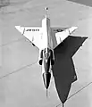 Convair F-102 im endgültigen Design mit eingeschnürtem Rumpf als Konsequenz aus der Berücksichtigung der Flächenregel
