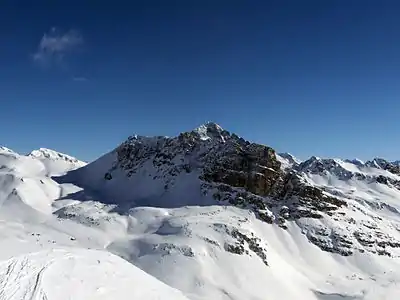 Corn Suvretta und Corn Alv, dahinter Piz Julier, aufgenommen vom Piz Campagnung.