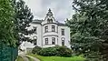 Villa mit Einfriedung