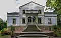 Villa mit Parkanlage (Gartendenkmal), darin befindlichem chinesischen Pavillon, Brunnen und Resten eines Weinkellers sowie Einfriedungsmauer (Villa Palstring, Villa Teresa)