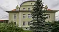Mietshaus in offener Bebauung