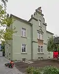 Pfarrhaus in offener Bebauung