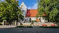 Kirche mit Ausstattung, dazu Kriegerdenkmal am Kirchhof, einige Grabsteine und  Einfriedung (Einzeldenkmale zu ID-Nr. 09303459)