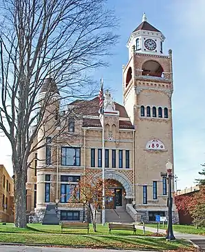 Das Iron County Courthouse in Crystal Falls, gelistet im NRHP