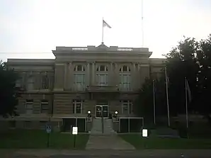Das Allen Parish Courthouse in Oberlin, gelistet im NRHP Nr. 81000287