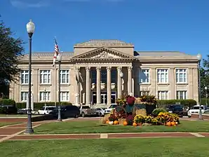 Covington County Courthouse ist seit Januar 1989 im NRHP als Covington County Courthouse and Jail eingetragen.
