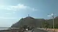 Blick auf dieCristo Rei-Statue vom Praia de Cristo Rei aus