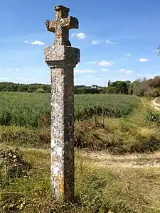 Steinernes Wegekreuz am Weg nach La Beynichie
