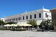 Bibliothek und Kulturzentrum beim Dionysios Solomos Platz