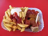 Anrichtevariante Currywurst