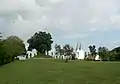 Blick auf den Hügel mit der Kirche im Hintergrund