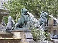 Die Löwen rund um den Brunnen