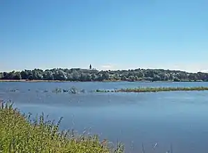 Döllnitzsee mit Schloss Hubertusburg