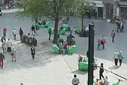 Wieder als „Enzi“ bezeichnete grüne Bänke, 1. April 2014, am Tag nach der Aufstellung