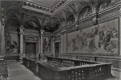 Düsseldorfer Kunsthalle, Treppenhaus, rechts das verschollene Wandgemälde Die Kunst im Alterthum von Carl Gehrts.
