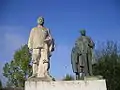 Ein Denkmal von Josef Stalin (links) und Klement Gottwald (rechts)