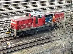 294 594 mit offenem Motorraum