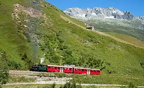 Lok 7 «Breithorn» mit zwei ex BVZ Mitteleinstiegswagen