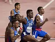 Die Sprinter im vierten Vorlauf zu Beginn der Zielgeraden