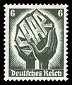 Briefmarke des Deutschen Reiches aus dem Jahr 1934 zur Vorbereitung der Saarabstimmung: Zwei Hände halten in der Dunkelheit einen strahlenden Kohlebrocken mit der Aufschrift SAAR empor