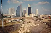 Abbruch des Hauptgüterbahnhofs Anfang der '00er Jahre (im Hintergrund das noch schwarze City-Haus I vor dem Umbau)