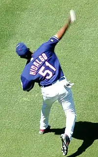 Hidalgo bei einem Wurf im Trikot der Rangers (2005)