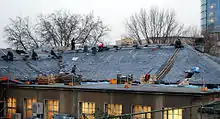 Schiefer-Dachdeckung am Bahnhof Köln Messe/Deutz