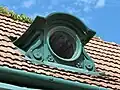 Gaube in Ochsenaugen-Form, an der ehemaligen Gaststätte „Hietzinger Heuriger“, Hietzing (Wien)