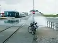 Zug mit Kurswagen im Bahnhof Dagebüll Mole
