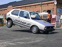 Bei einem "Back" Sprung hebt man das Heck des Wagens