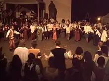 Volkstanz auf dem Kirchplatz in Bretten